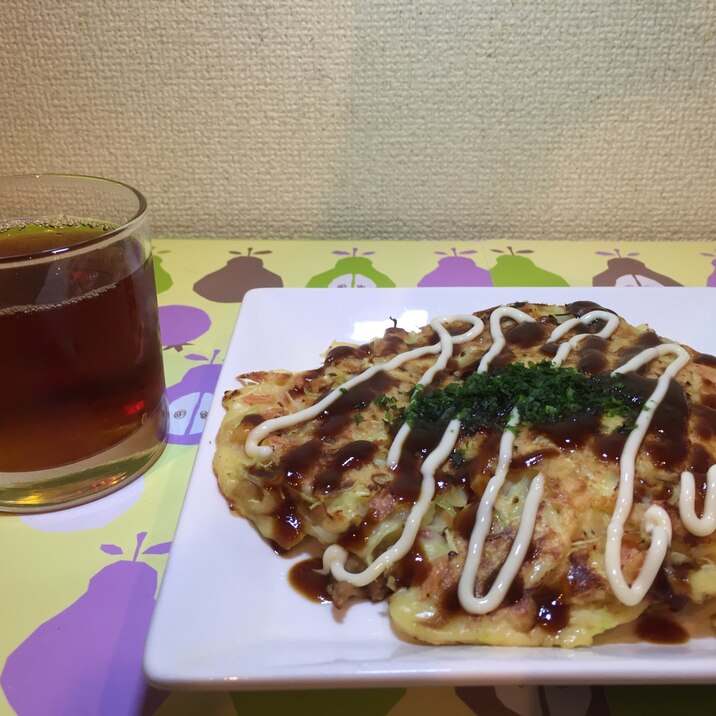千切りキャベツと玉ねぎの野菜甘み感じるお好み焼き